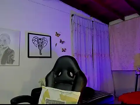 Snapshot of mykaelahoney chatting on 12/19/25, 05:36 mykaelahoney online show from 12/19/25, 05:36