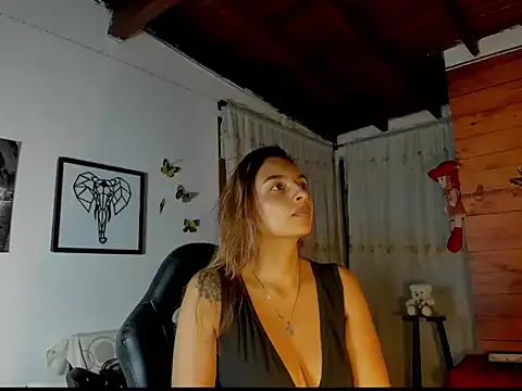 Snapshot of mykaelahoney chatting on 02/12/26, 04:51 mykaelahoney online show from 02/12/26, 04:51