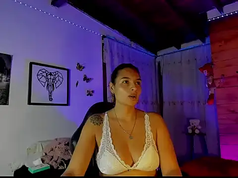 Snapshot of mykaelahoney chatting on 02/13/26, 06:53 mykaelahoney online show from 02/13/26, 06:53