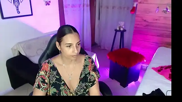 Snapshot of mykaelahoney chatting on 03/06/26, 04:53 mykaelahoney online show from 03/06/26, 04:53