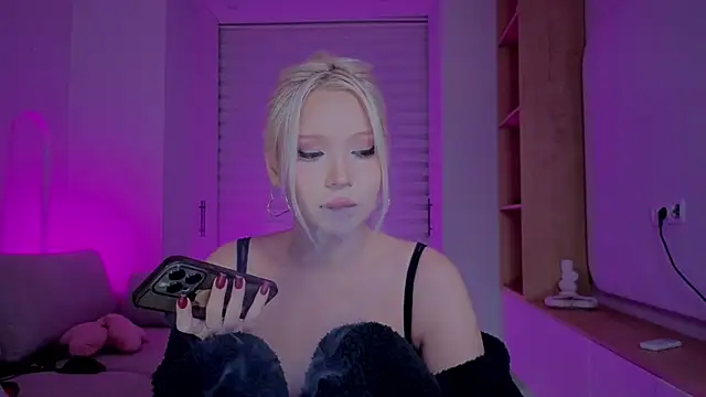 RileyMee online show from 11/04/25, 12:32