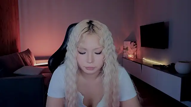 RileyMee online show from 04/14/26, 06:19