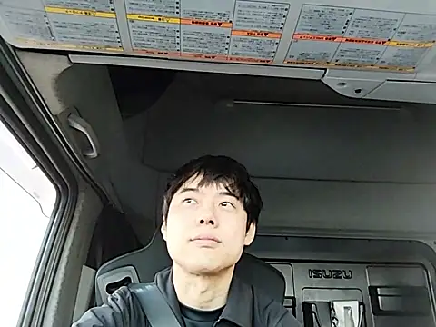 whitebriefboy online show from 04/05/26, 09:12