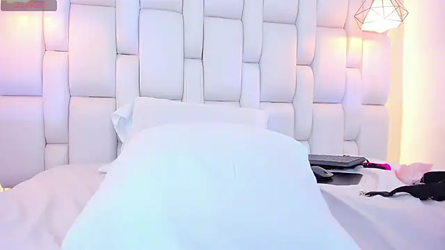 Snapshot of AslyGomez chatting on 02/06/25, 05:40 AslyGomez online show from 02/06/25, 05:40