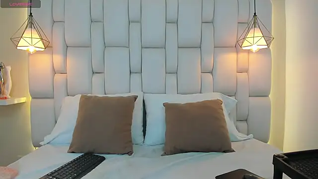 Snapshot of AslyGomez chatting on 02/13/25, 11:28 AslyGomez online show from 02/13/25, 11:28