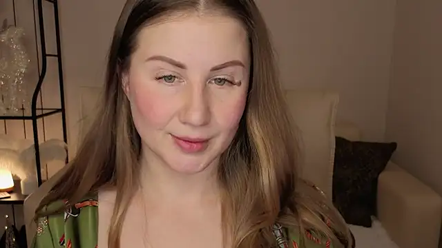 Snapshot of Helens_love chatting on 12/18/25, 03:01 Helens love online show from 12/18/25, 03:01