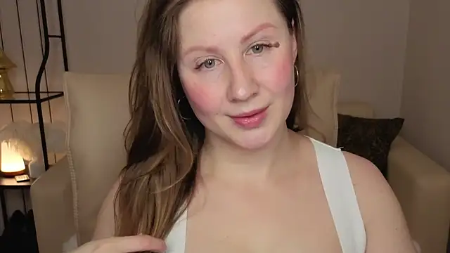 Snapshot of Helens_love chatting on 02/05/26, 01:21 Helens love online show from 02/05/26, 01:21