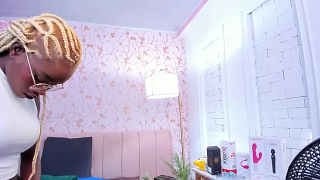 amber-hill online show from 12/18/25, 06:58