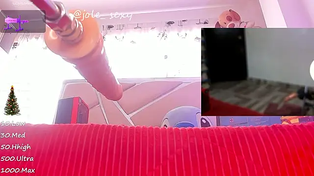 Snapshot of jolee__ chatting on 12/25/24, 03:28 jolee   online show from 12/25/24, 03:28