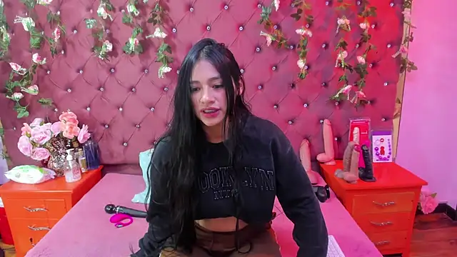 Mariana Prin online show from 10/16/25, 02:45