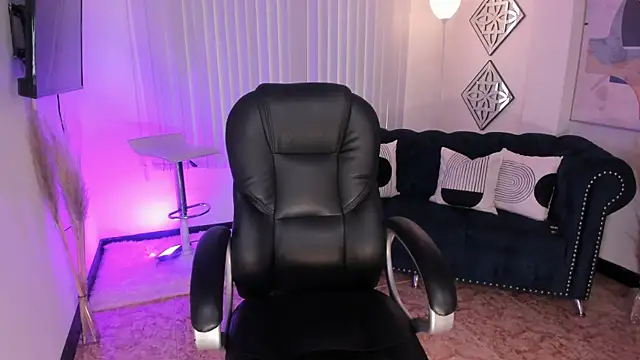 naomii campbell  online show from 01/12/25, 03:14