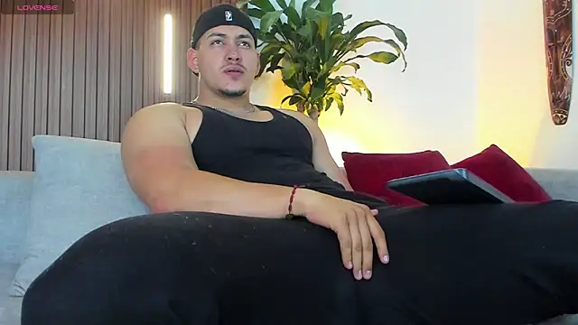 lucasanto  online show from 12/18/25, 01:55