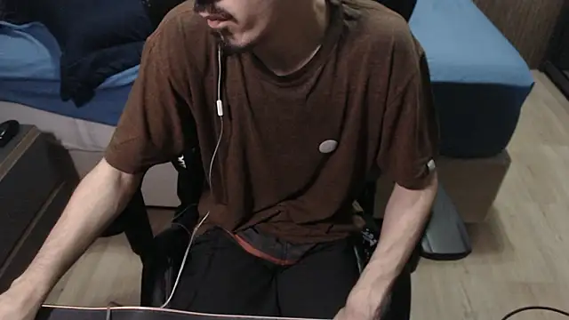 Snapshot of ViniBruv chatting on 02/25/26, 12:20 ViniBruv online show from 02/25/26, 12:20