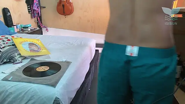 isissun03 online show from 03/31/26, 01:11