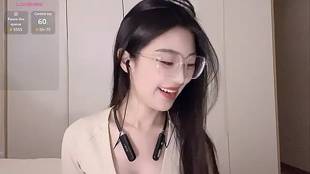 Snapshot of Sweet-Angel999 chatting on 03/19/25, 12:56 Sweet-Angel999 online show from 03/19/25, 12:56