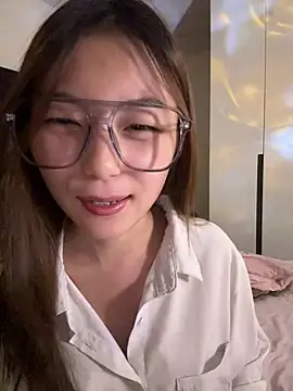 Snapshot of Sweet-Angel999 chatting on 10/23/25, 03:22 Sweet-Angel999 online show from 10/23/25, 03:22