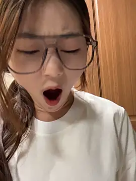 Snapshot of Sweet-Angel999 chatting on 11/28/25, 03:04 Sweet-Angel999 online show from 11/28/25, 03:04