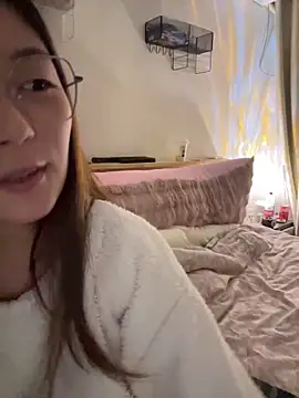 Snapshot of Sweet-Angel999 chatting on 12/19/25, 03:19 Sweet-Angel999 online show from 12/19/25, 03:19