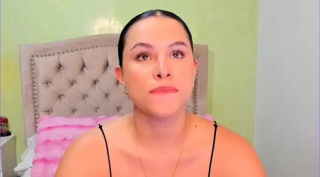 Luciluu20 online show from 01/08/25, 06:09