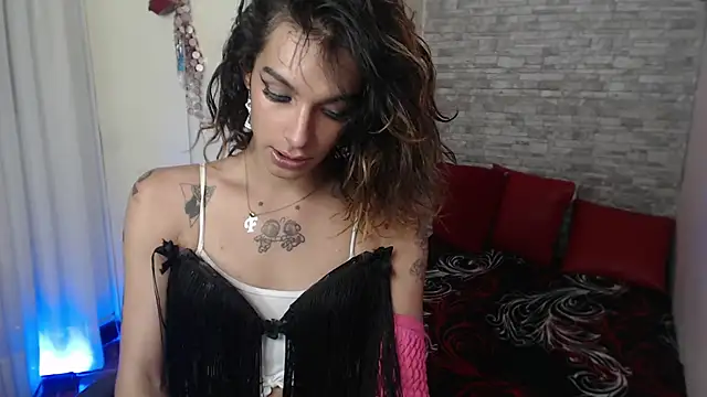 Snapshot of Dy_Hanna chatting on 11/11/25, 10:21 Dy Hanna online show from 11/11/25, 10:21