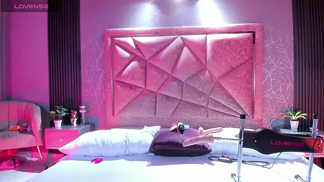 Snapshot of RoseTaylor__ chatting on 10/07/25, 05:59 RoseTaylor online show from 10/07/25, 05:59