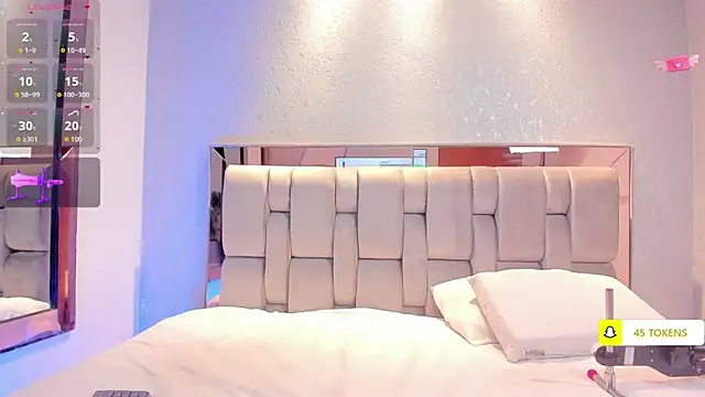 Snapshot of RoseTaylor__ chatting on 10/24/25, 04:53 RoseTaylor online show from 10/24/25, 04:53