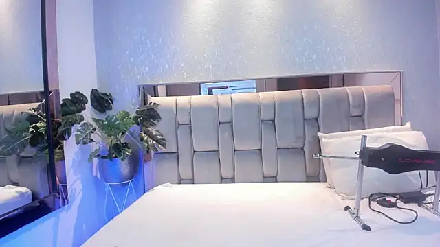 Snapshot of RoseTaylor__ chatting on 11/06/25, 05:08 RoseTaylor online show from 11/06/25, 05:08