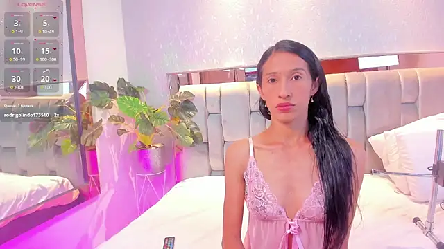 Snapshot of RoseTaylor__ chatting on 11/19/25, 05:07 RoseTaylor online show from 11/19/25, 05:07