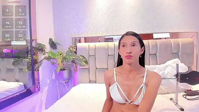 Snapshot of RoseTaylor__ chatting on 11/25/25, 05:07 RoseTaylor online show from 11/25/25, 05:07