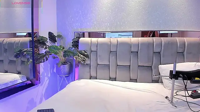 Snapshot of RoseTaylor__ chatting on 12/04/25, 05:06 RoseTaylor online show from 12/04/25, 05:06