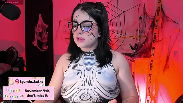 Snapshot of Lin-cute chatting on 10/25/25, 05:37 Lin-cute online show from 10/25/25, 05:37