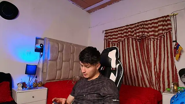 Snapshot of santyago_taylor chatting on 12/14/24, 02:12 santyago taylor online show from 12/14/24, 02:12