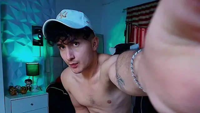 Snapshot of santyago_taylor chatting on 02/05/25, 09:50 santyago taylor online show from 02/05/25, 09:50