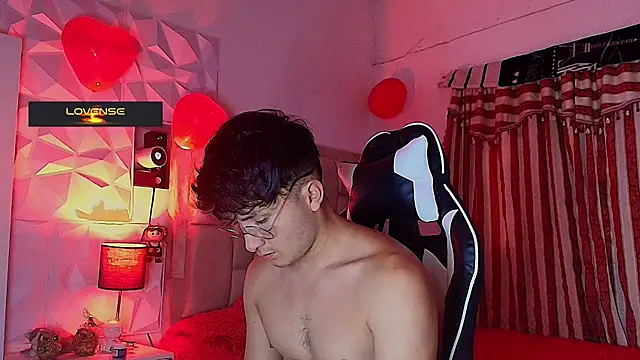 Snapshot of santyago_taylor chatting on 03/06/25, 07:10 santyago taylor online show from 03/06/25, 07:10