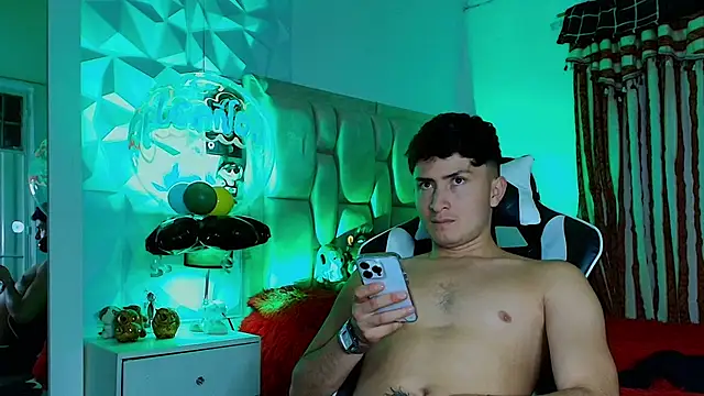 Snapshot of santyago_taylor chatting on 03/19/25, 12:26 santyago taylor online show from 03/19/25, 12:26