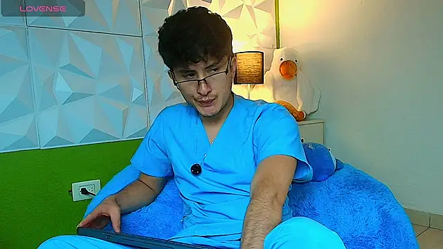 Snapshot of santyago_taylor chatting on 09/15/25, 06:30 santyago taylor online show from 09/15/25, 06:30
