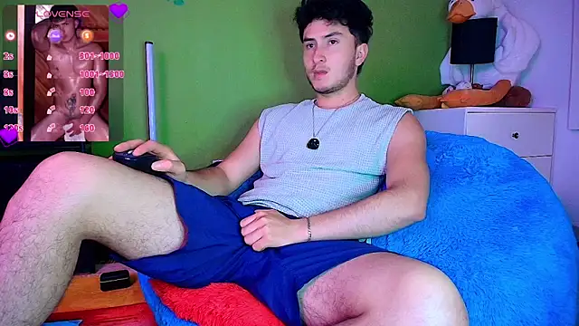 Snapshot of santyago_taylor chatting on 11/04/25, 07:02 santyago taylor online show from 11/04/25, 07:02