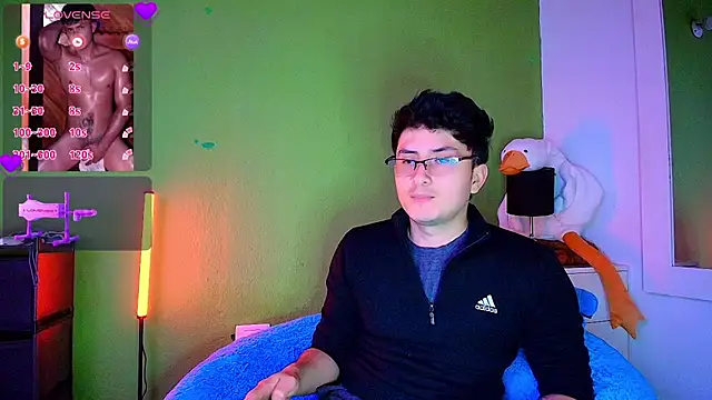 Snapshot of santyago_taylor chatting on 11/07/25, 07:03 santyago taylor online show from 11/07/25, 07:03