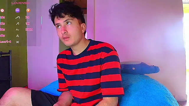 Snapshot of santyago_taylor chatting on 11/24/25, 06:51 santyago taylor online show from 11/24/25, 06:51