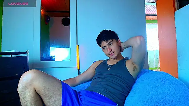 Snapshot of santyago_taylor chatting on 11/25/25, 07:03 santyago taylor online show from 11/25/25, 07:03