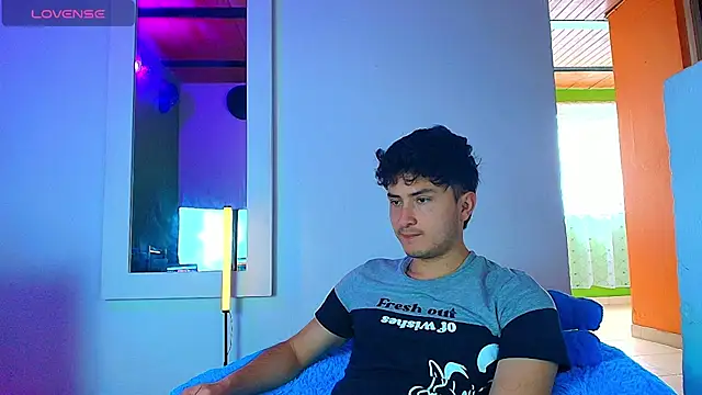 Snapshot of santyago_taylor chatting on 11/27/25, 06:54 santyago taylor online show from 11/27/25, 06:54