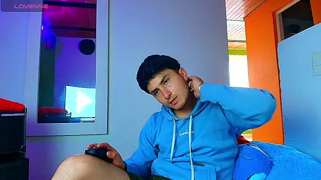 Snapshot of santyago_taylor chatting on 12/02/25, 06:47 santyago taylor online show from 12/02/25, 06:47