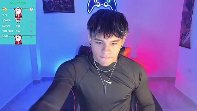 Snapshot of LuciferM_Star chatting on 11/06/25, 10:10 LuciferM Star online show from 11/06/25, 10:10