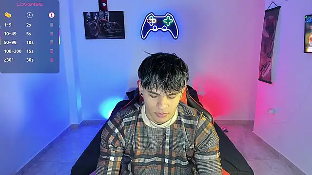 Snapshot of LuciferM_Star chatting on 11/10/25, 02:32 LuciferM Star online show from 11/10/25, 02:32