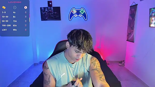 Snapshot of LuciferM_Star chatting on 11/14/25, 02:54 LuciferM Star online show from 11/14/25, 02:54