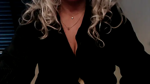 JenniLowen online show from 10/12/25, 12:04