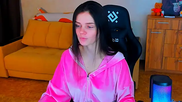 Snapshot of Lora_Cain chatting on 01/18/25, 04:10 Lora Cain online show from 01/18/25, 04:10