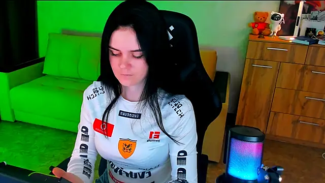 Snapshot of Lora_Cain chatting on 02/12/25, 03:05 Lora Cain online show from 02/12/25, 03:05