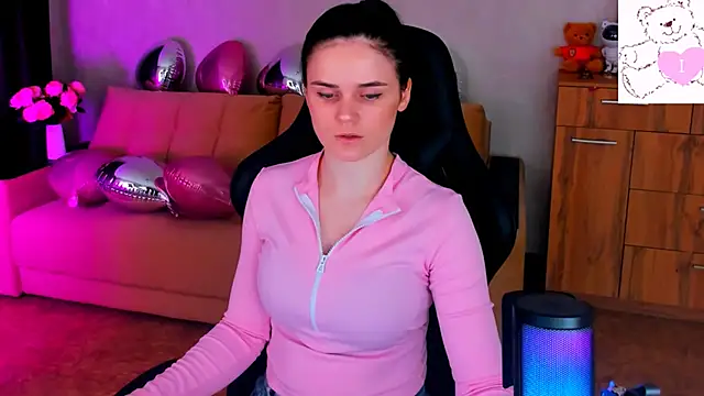 Snapshot of Lora_Cain chatting on 02/14/25, 10:04 Lora Cain online show from 02/14/25, 10:04