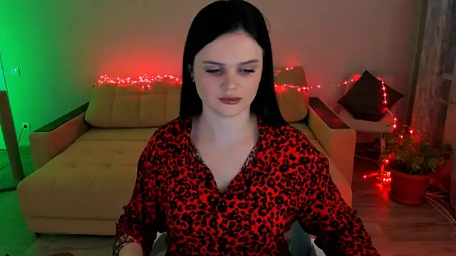 Snapshot of Lora_Cain chatting on 12/20/25, 12:23 Lora Cain online show from 12/20/25, 12:23